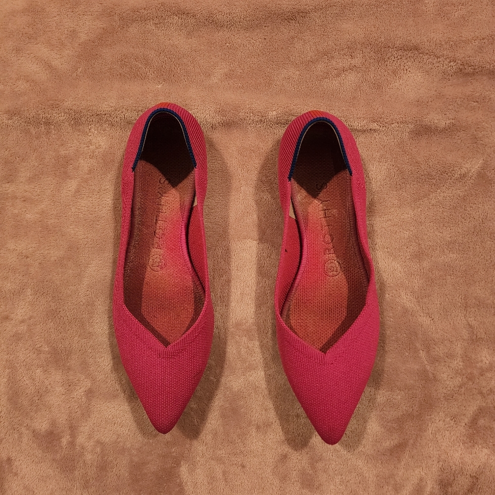 Pink Rothy's flats.